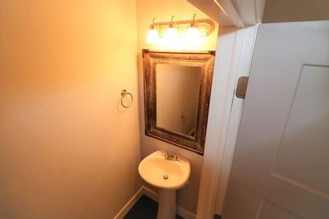 Foto del edificio - GORGEOUS TOWNHOME FOR RENT IN EAGLE MOUNTA...