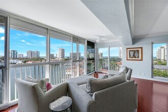 Building Photo - 250 Park Shore Dr