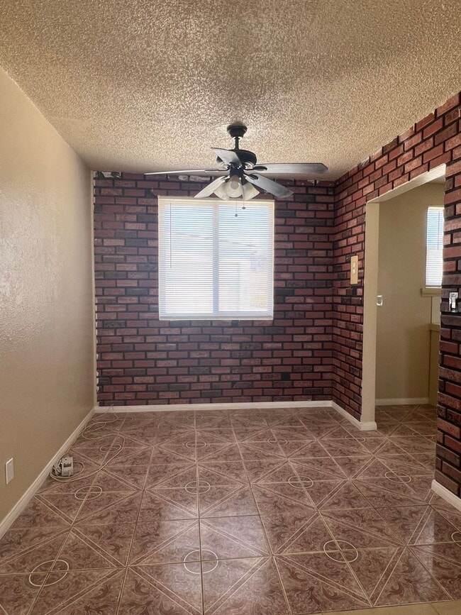 Building Photo - JUST REDUCED RENT!! 3 Bedroom 2 Bathroom H...