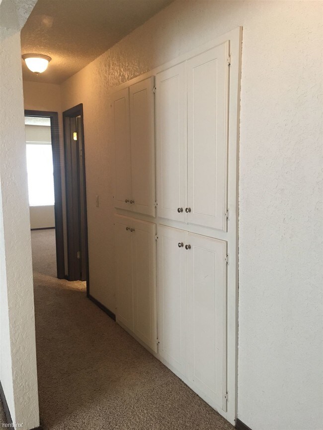 Foto del edificio - 1327 Pennington Ave