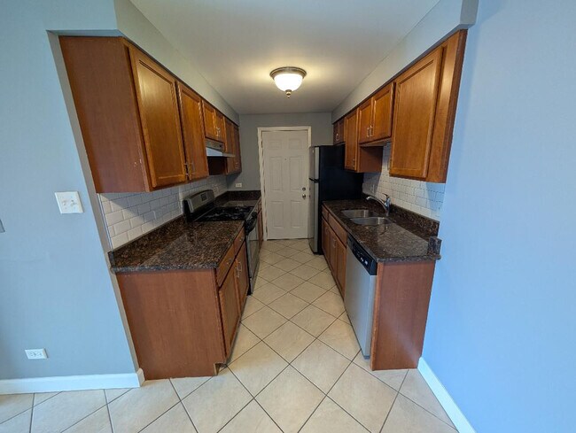 Foto del edificio - 7829 Rutherford Ave