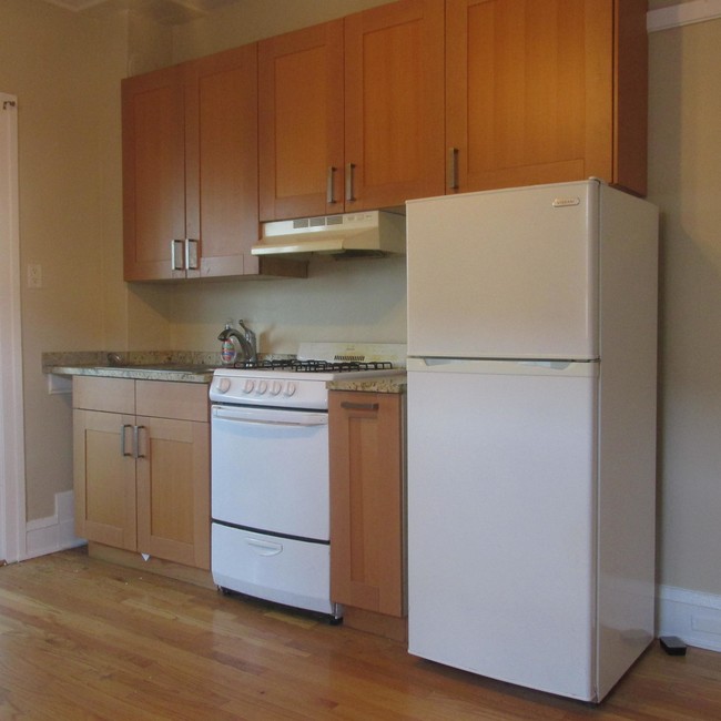 Building Photo - bedroom in Oak Park IL 60304