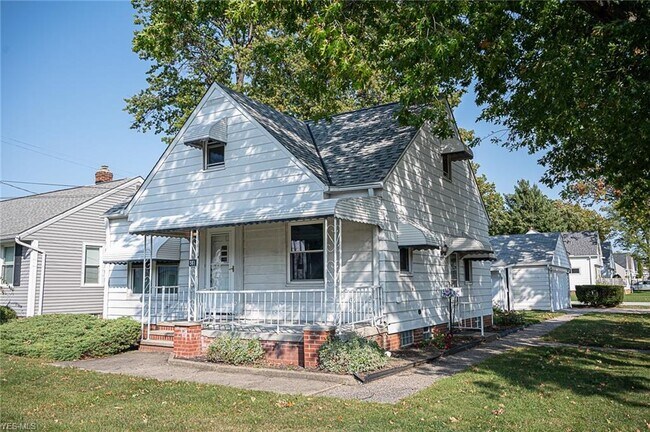 Building Photo - 561 Fairway Blvd
