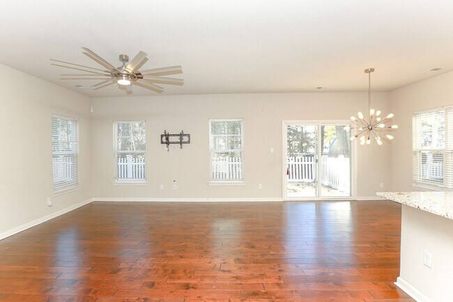 Foto del edificio - Exquisitely Maintained Move-in Ready!