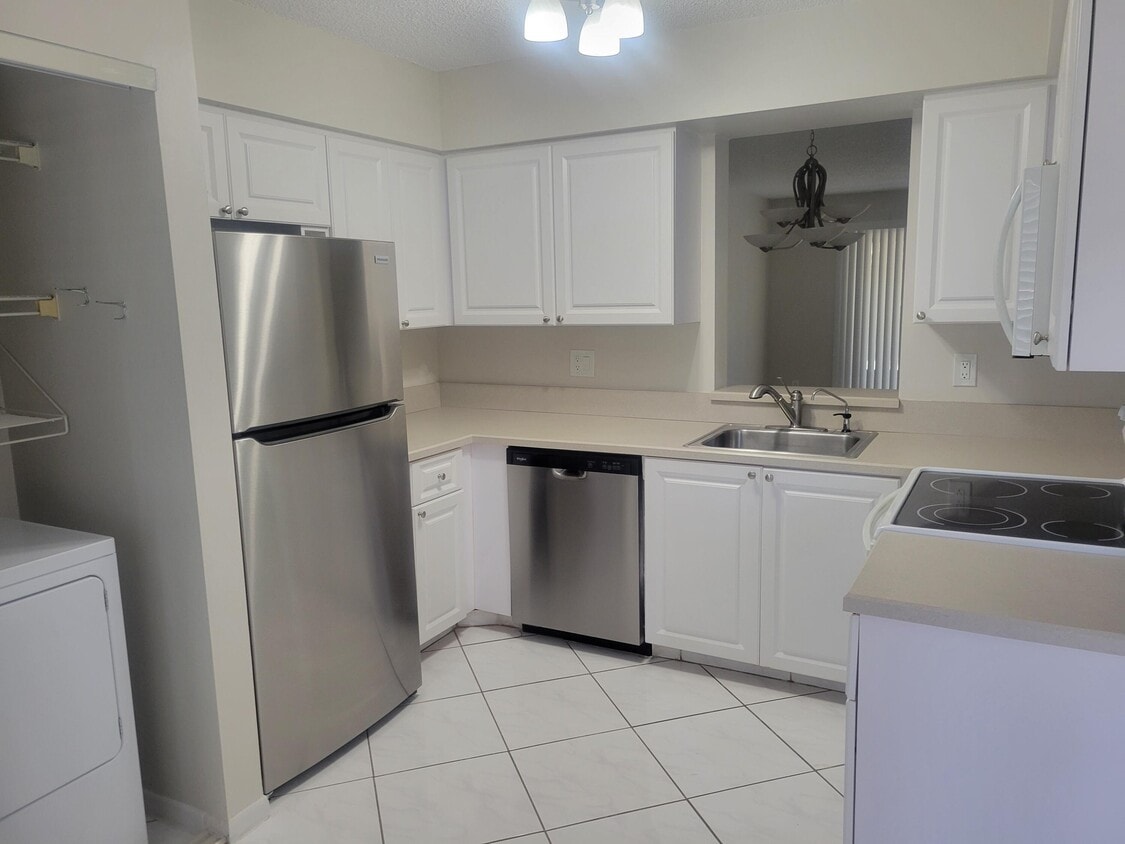 Primary Photo - 7301 Amberly Ln