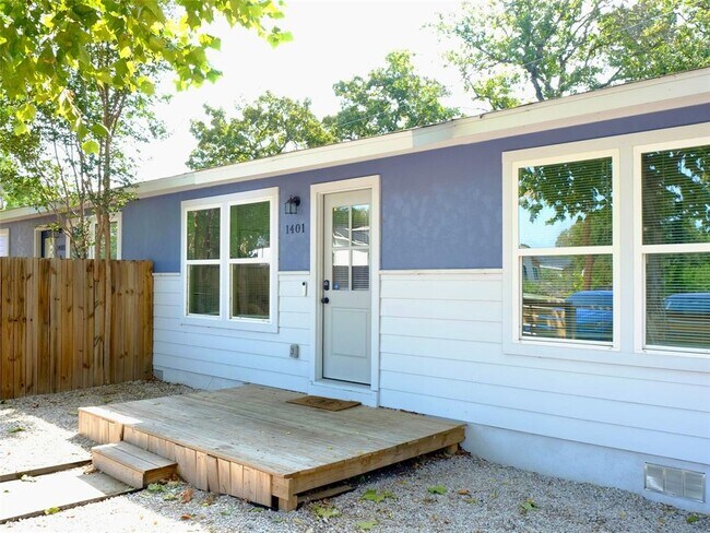 Foto del edificio - 1401 Marcus Pl