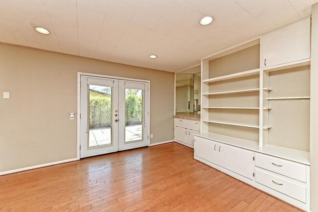 Foto del edificio - 5205 Brookdale Ln