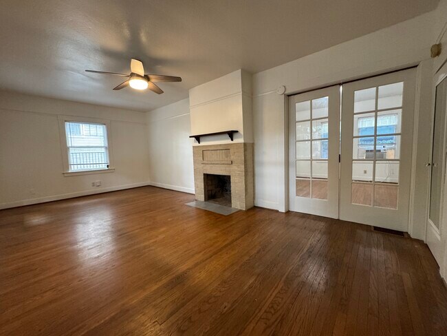 Living Room Closed Doors1 - 2208 G St