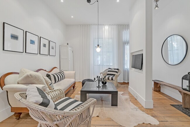 Building Photo - 20 Boulton Ave