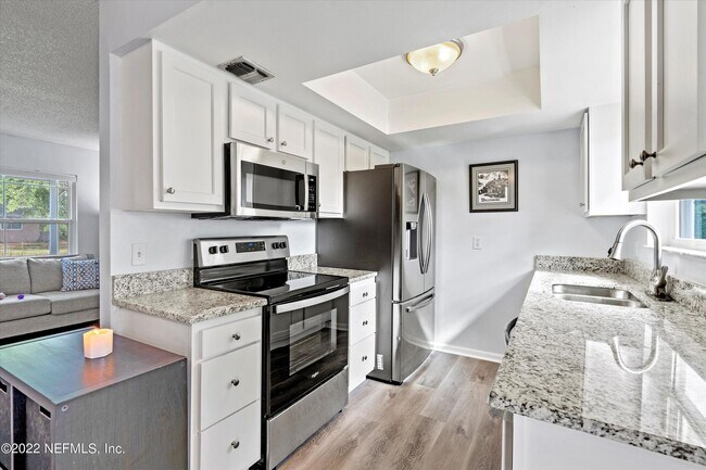 Foto del edificio - 8440 Frost St N