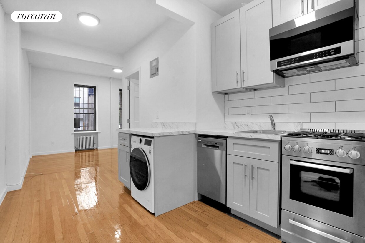 Building Photo - 536 E 82nd St