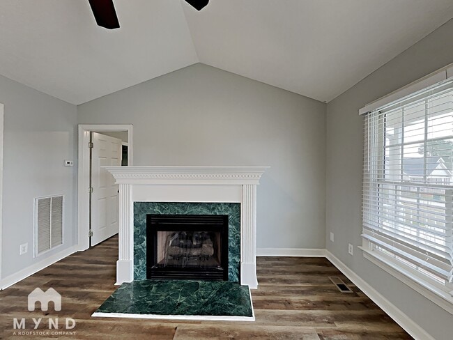 Building Photo - 508 Yellow Berry Run