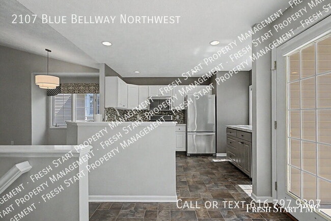 Foto del edificio - 2107 Blue Bell Way