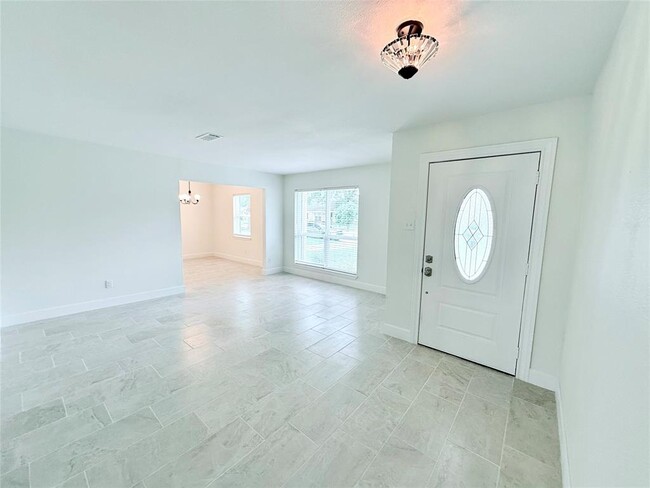 Building Photo - 6027 Beaudry Dr
