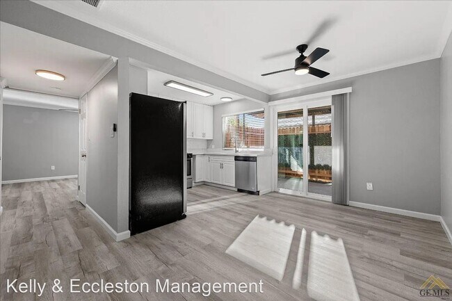 Foto del edificio - 3 br, 1.5 bath House - 6000 Almendra Ave #C