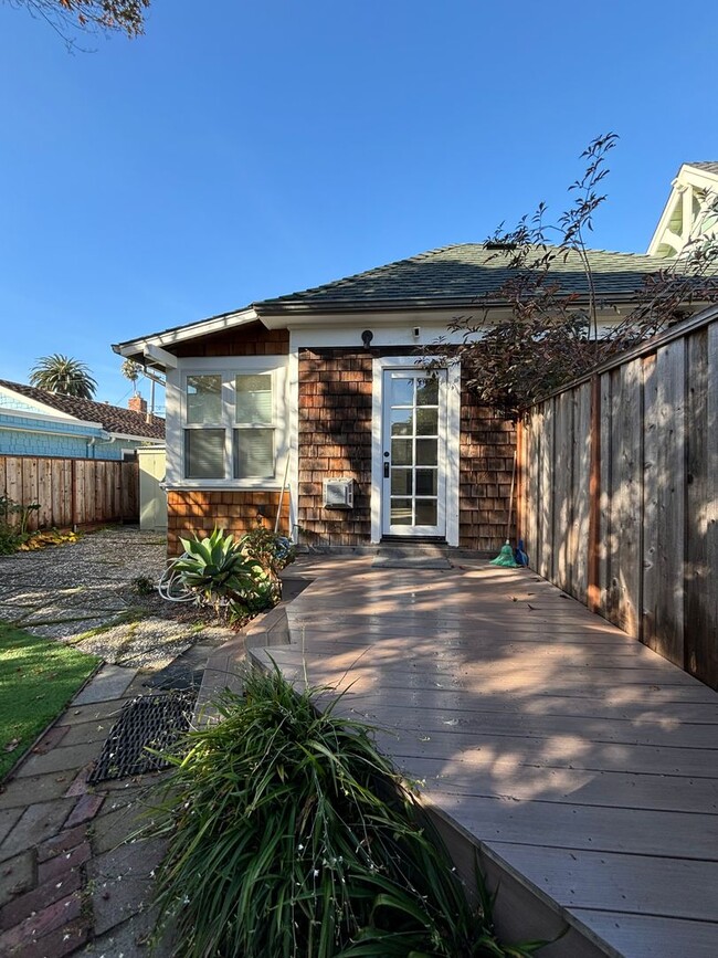 Foto del edificio - Secretly Tucked away in Seabright Beach Area