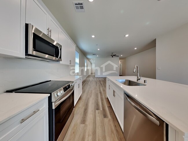 Foto del edificio - 858 English Primrose St