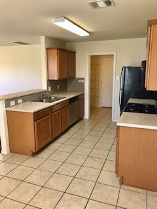 Primary Photo - Nice Two Story Home in the Beautiful Reser...