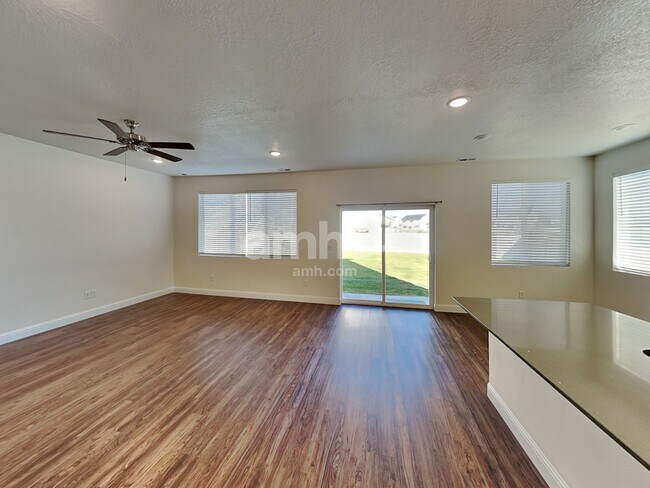 Foto del edificio - 292 N Gibbons Ln