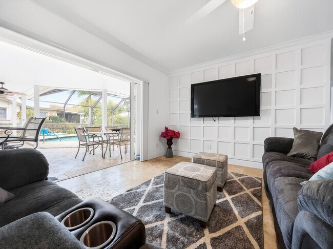 Foto del edificio - Golf Lover 4 Bed + Den and 3 Bath Pool Home in Lely Golf Estates