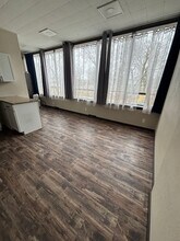 Building Photo - 720 Main St