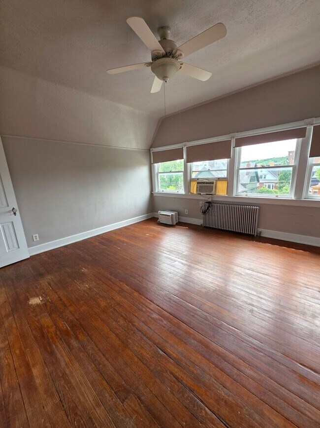 Building Photo - 634 Greenup St