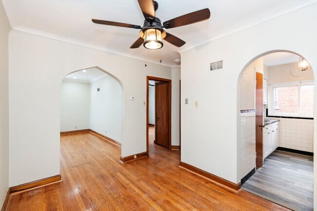 Foto del edificio - 6601 Devonshire Ave