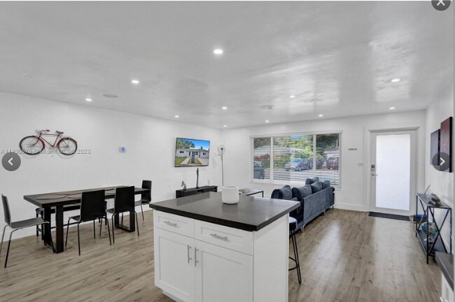 Foto del edificio - 310 NE 162nd St