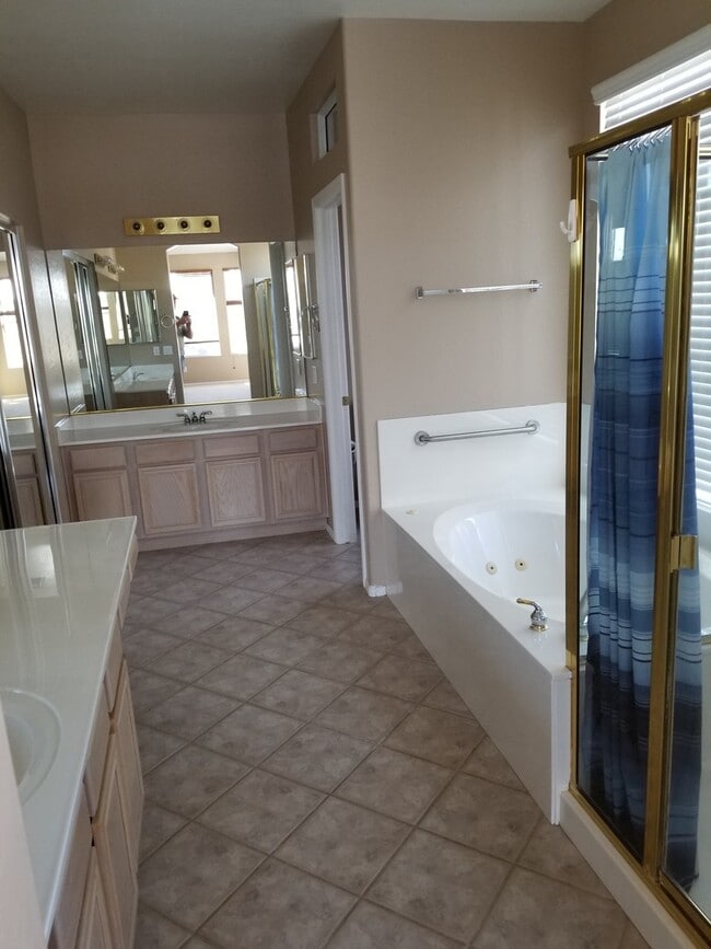 Building Photo - 2355 W High Country Dr