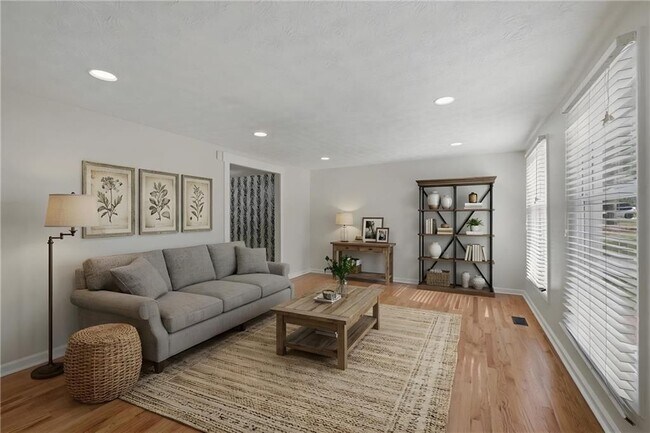 Foto del edificio - 9470 Hillside Dr