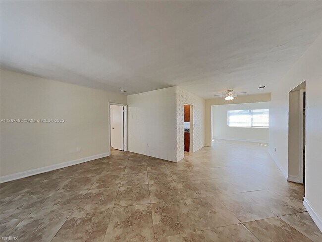 Foto del edificio - 3 br, 2 bath House - 8680 NW 26th St