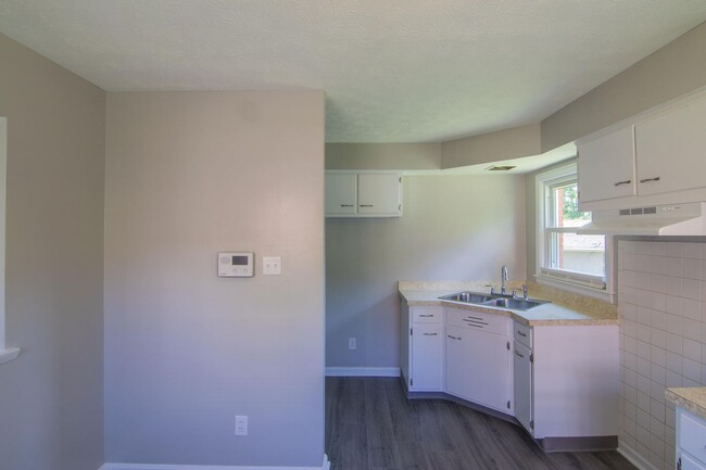 Building Photo - 1646 Wyatt Pky