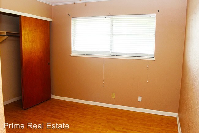 Building Photo - 5901 Killarney Dr