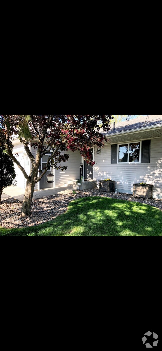 Sartell Heights South Apartments for Rent with Hardwood Floors