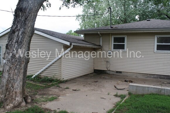 Building Photo - 1223 Mound Dr