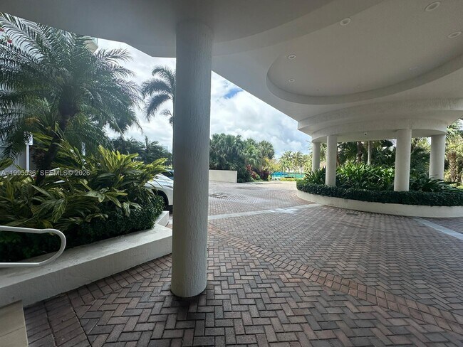 Foto del edificio - 6001 N Ocean Dr