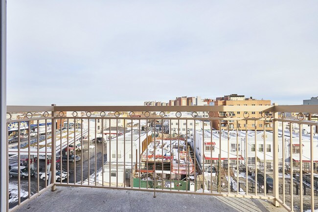 Building Photo - 2818 W 17th St