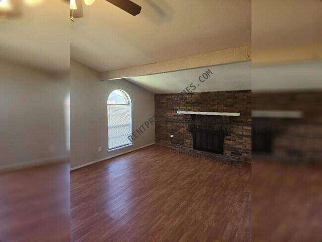 Building Photo - 1305 Whittenburg Dr