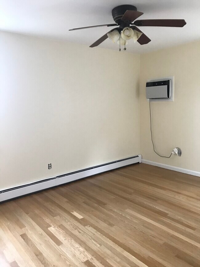 Bedroom - 95 Holland St