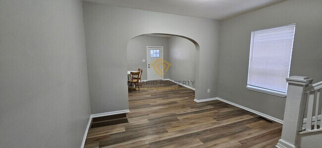 Foto del edificio - 933-935 N Dearborn St