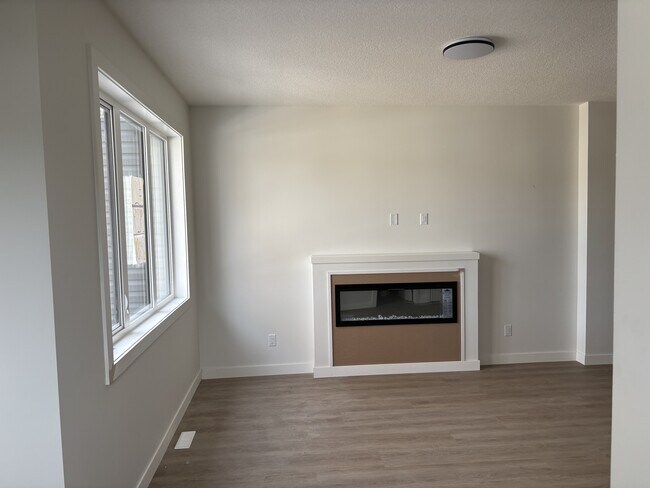 Photo du bâtiment - 14019-14104 104 Ave NW