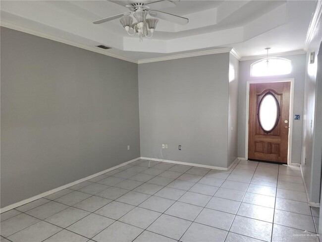 Building Photo - 18 Kerria Ave