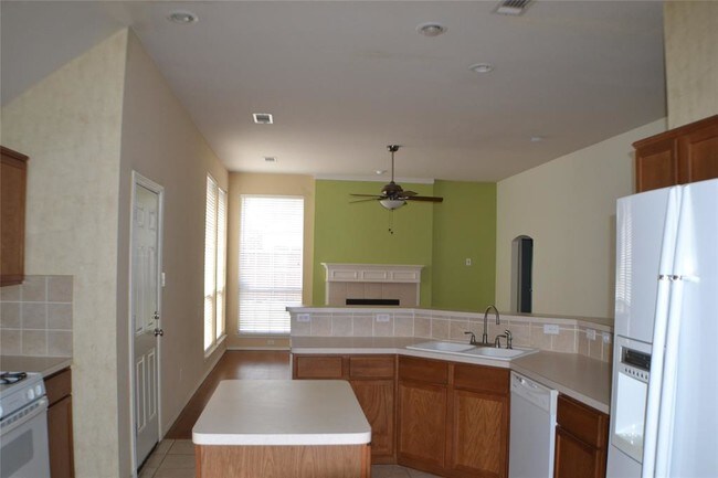 Building Photo - 3033 Bigleaf Dr