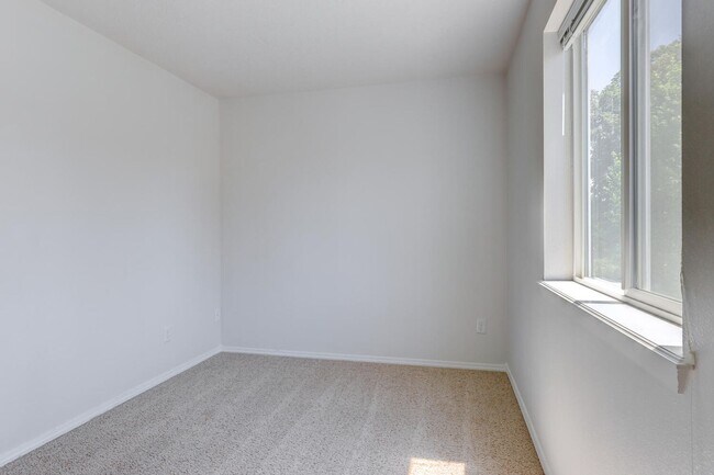 Foto del edificio - Spacious 3 Bed, 2.5 Bath Home with Garage ...
