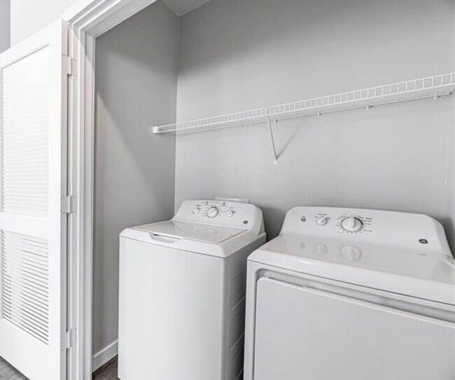 Photo - 9311 Vista W Dr Apartment