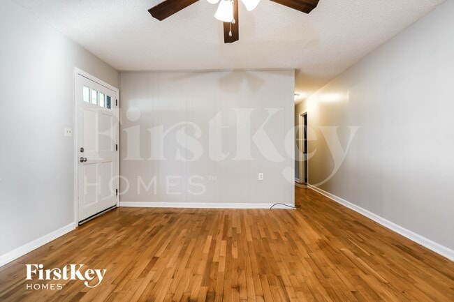 Building Photo - 5562 Hood St