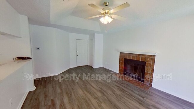 Foto del edificio - 5635 Hearthwood Ct