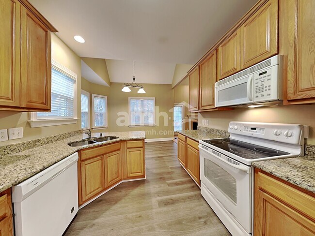 Building Photo - 146 Lily Xing