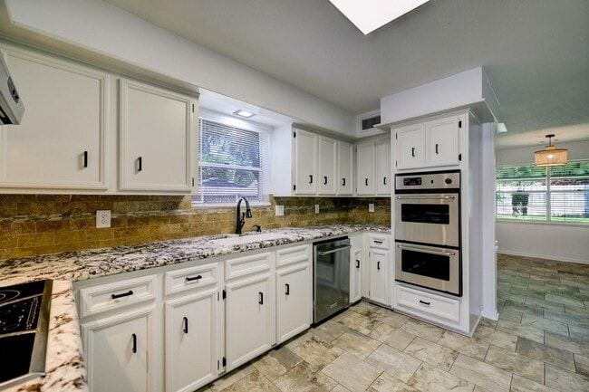 Foto del edificio - 5714 Spanish Oak Dr