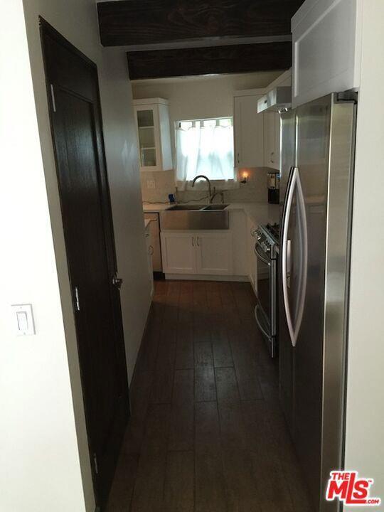 Foto principal - 1216 N Beverly Glen Blvd
